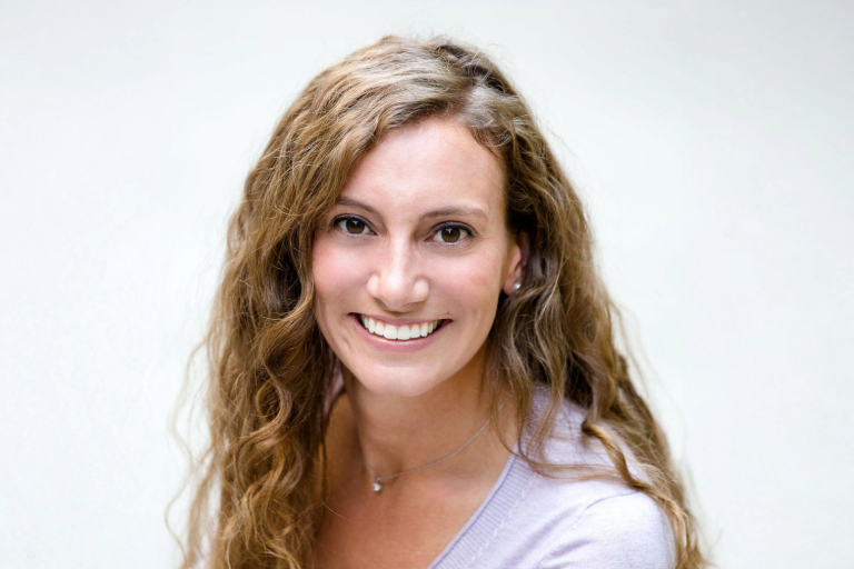 amy gardner headshot