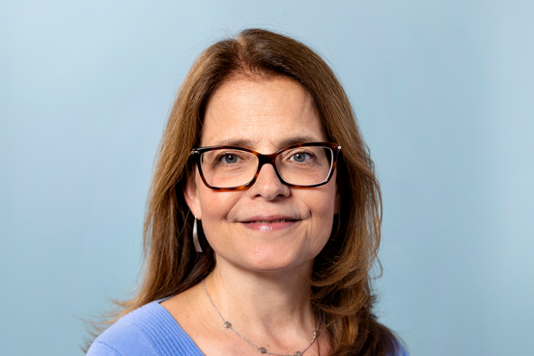 esther gulli headshot