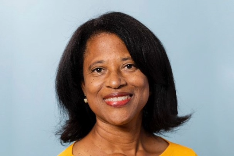 janet gilmore headshot