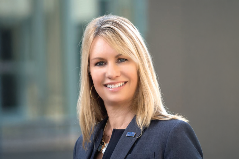 leslie schibsted headshot