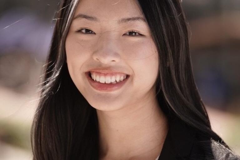 natalie hoang headshot