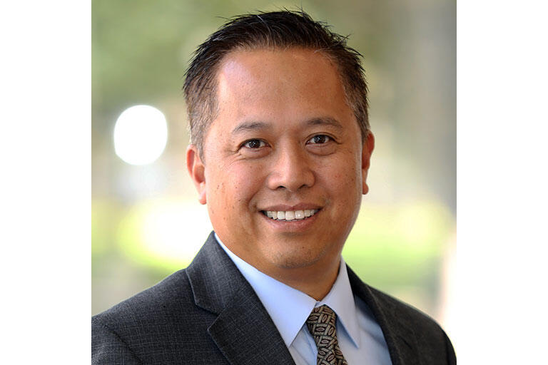 Raymund Santiago headshot
