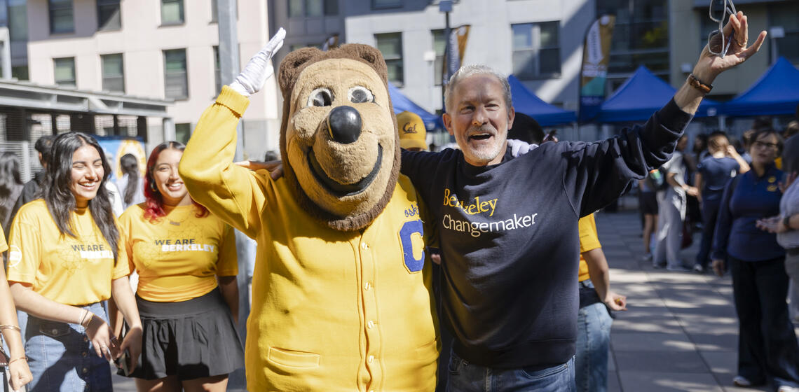 rich lyons posing with oski and students